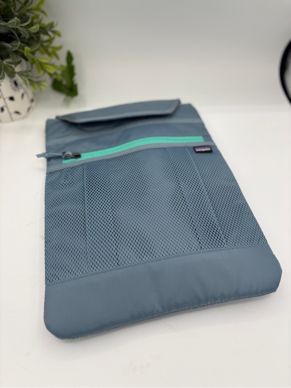 Patagonia Slate Blue Laptop Sleeve with Mint Accent Zipper - Picture 4 of 4